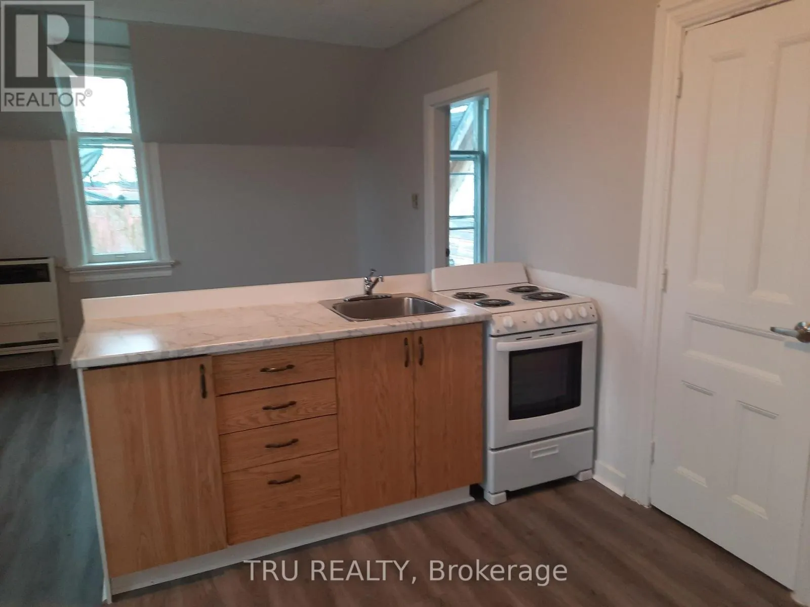 33 LAKESHORE DRIVE