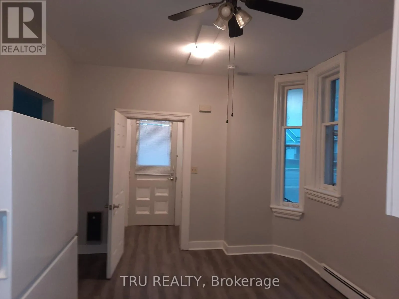 33 LAKESHORE DRIVE