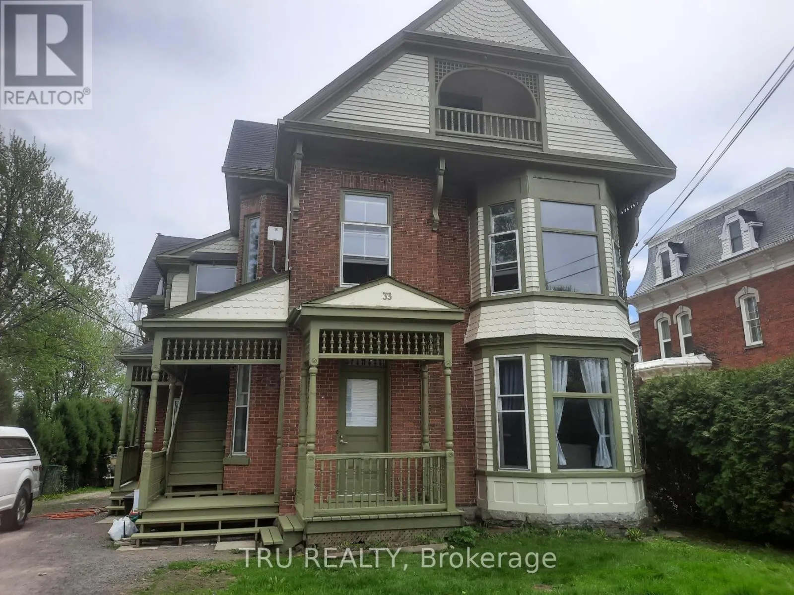 33 LAKESHORE DRIVE