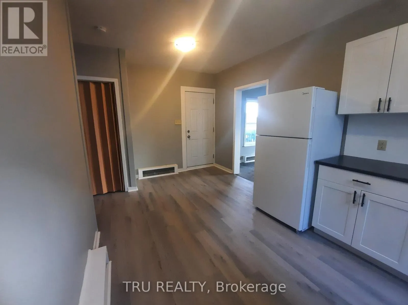 33 LAKESHORE DRIVE