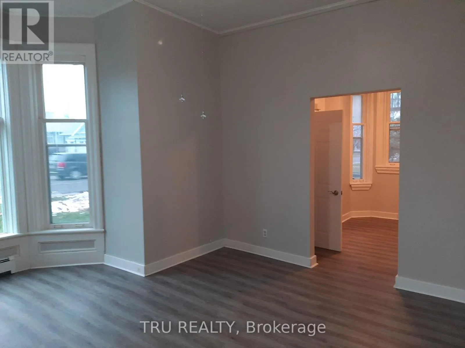 33 LAKESHORE DRIVE