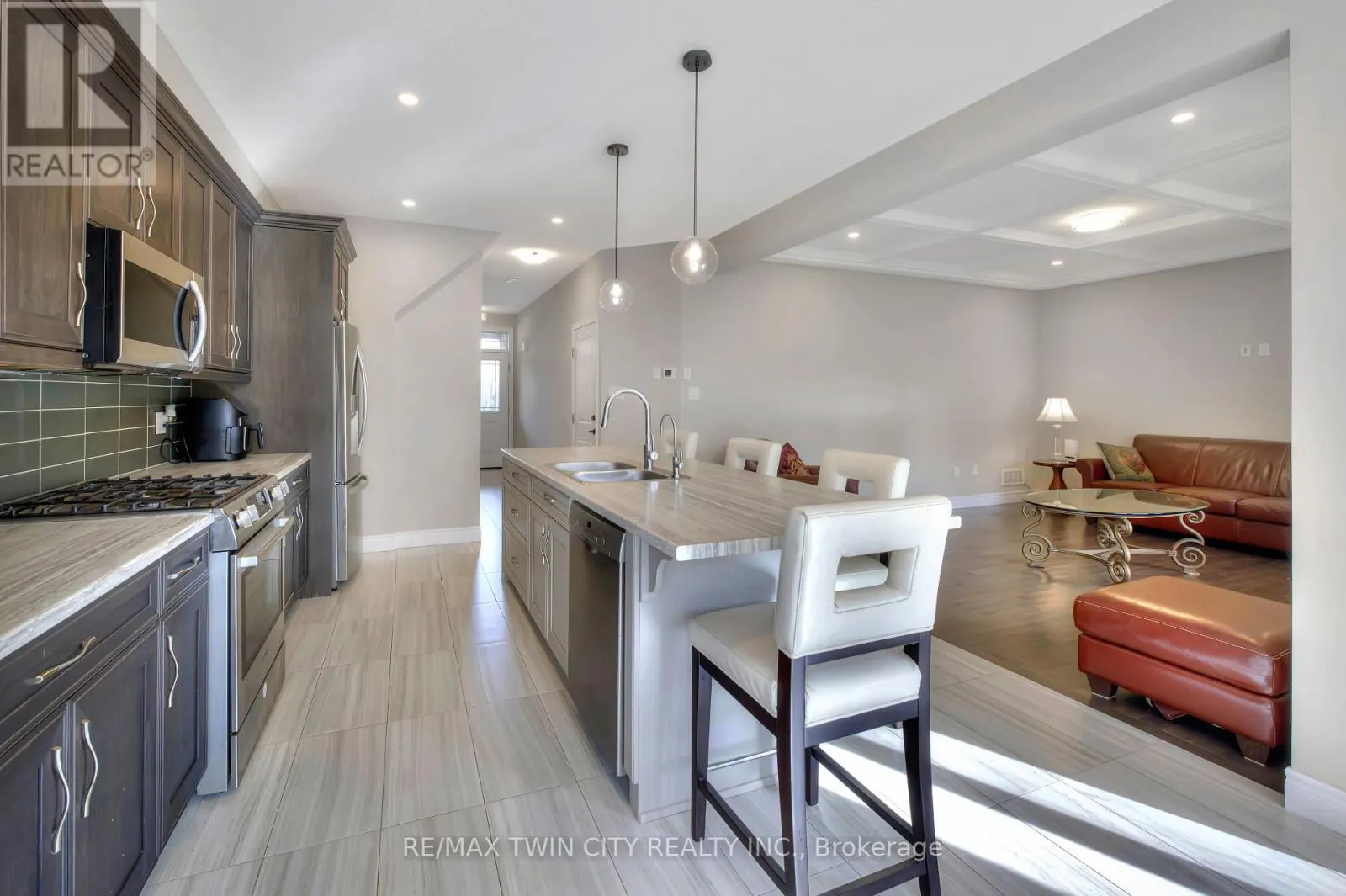 35 LOXLEIGH LANE