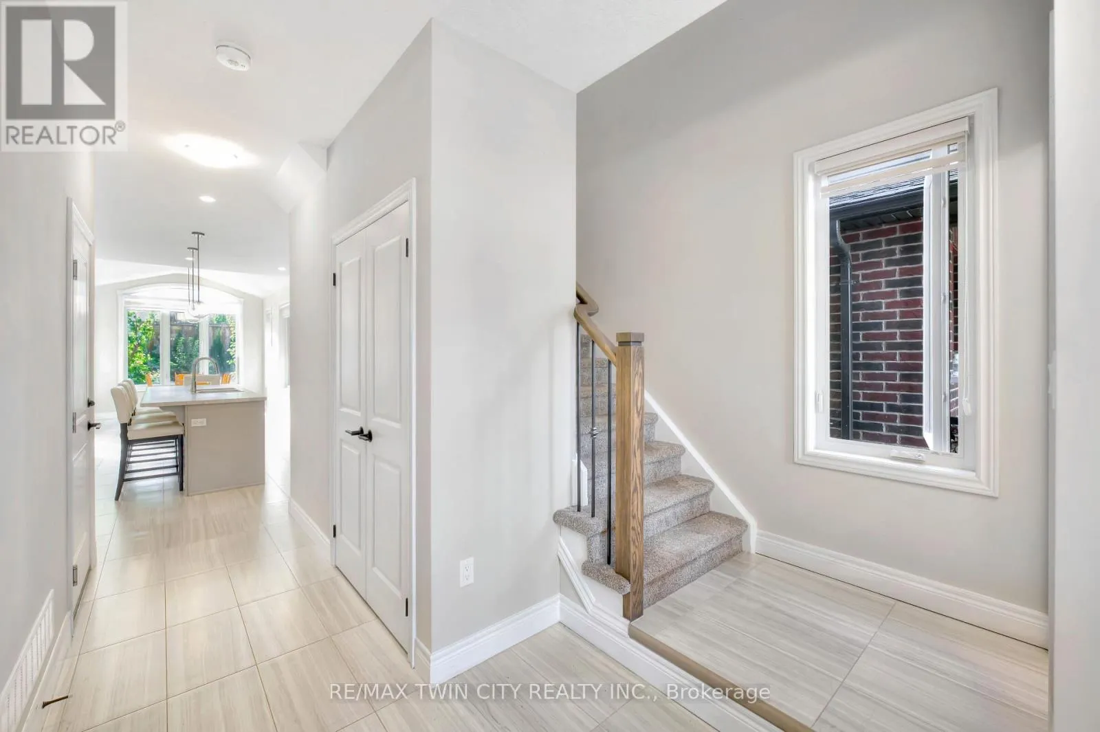 35 LOXLEIGH LANE
