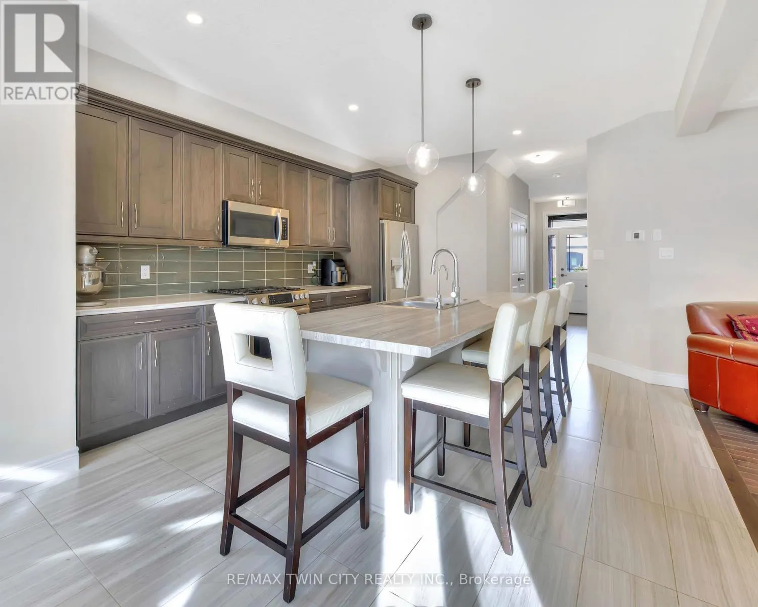 35 LOXLEIGH LANE
