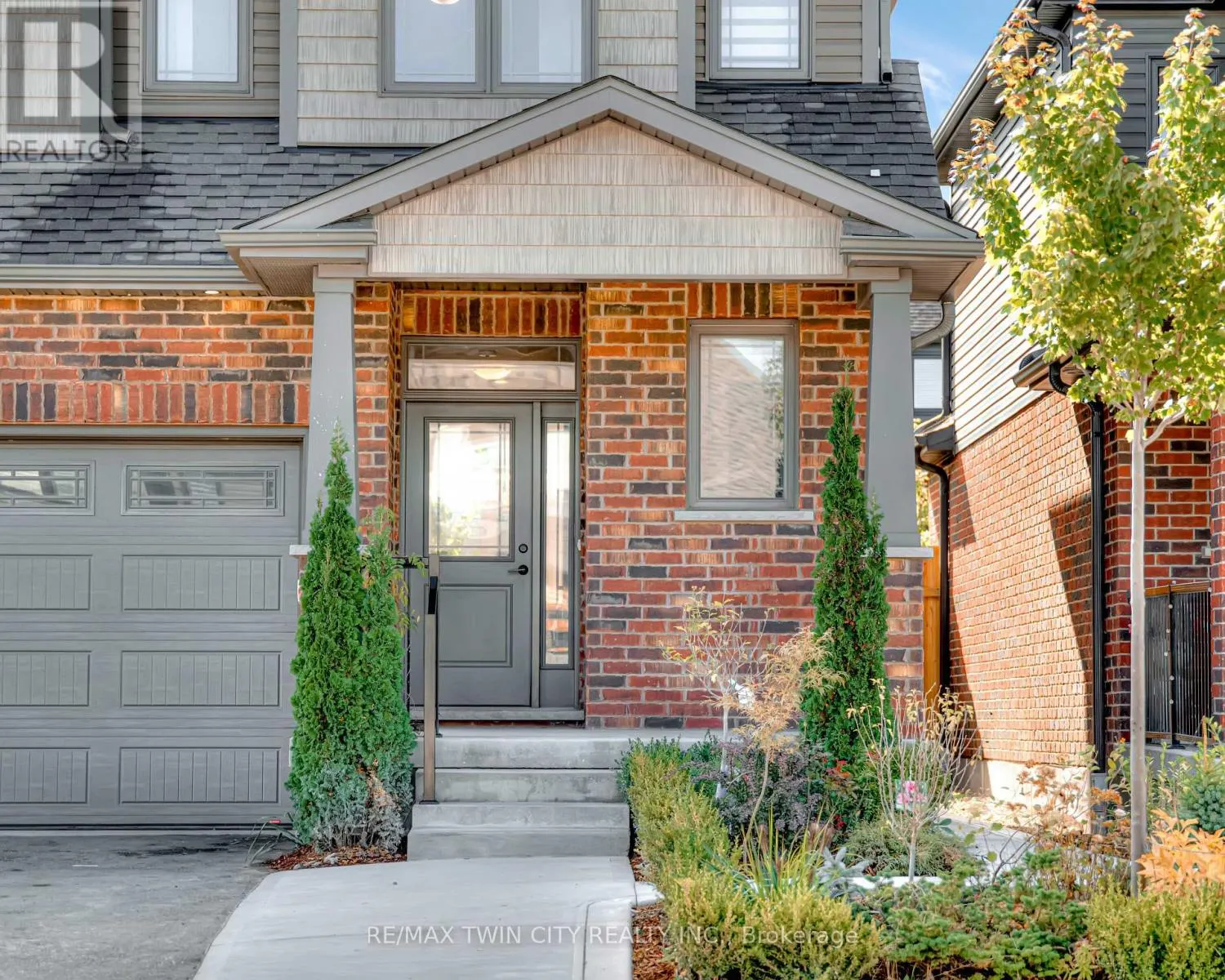 35 LOXLEIGH LANE
