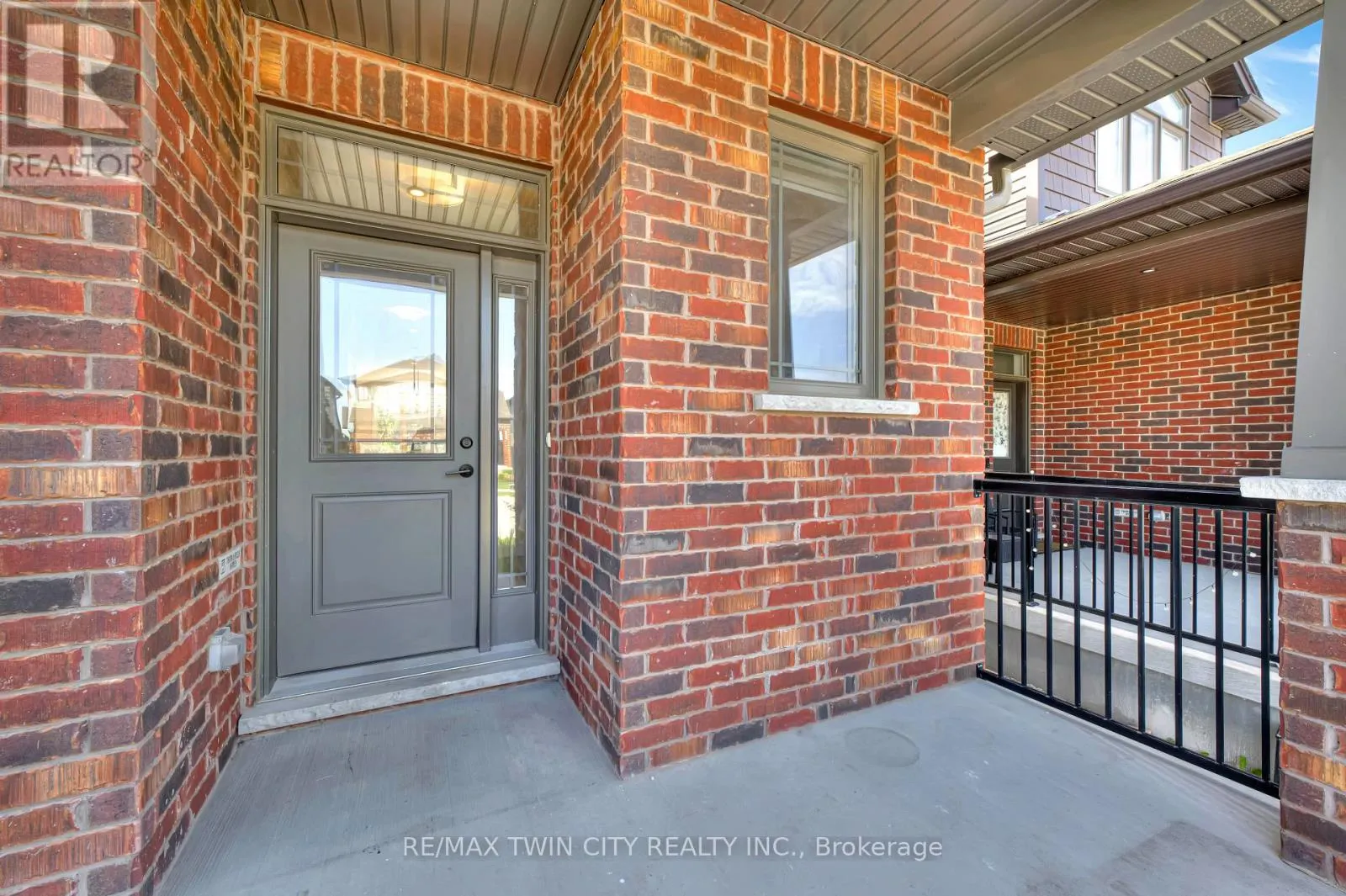 35 LOXLEIGH LANE