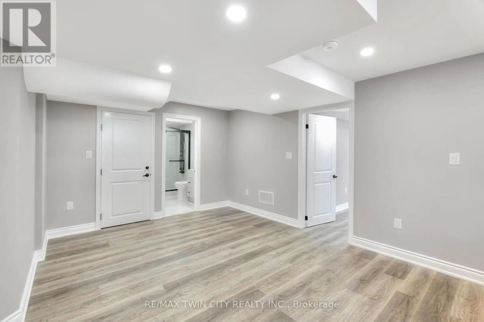 35 LOXLEIGH LANE