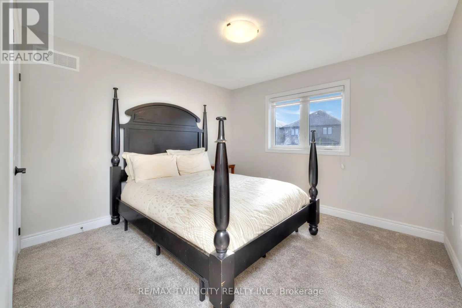35 LOXLEIGH LANE