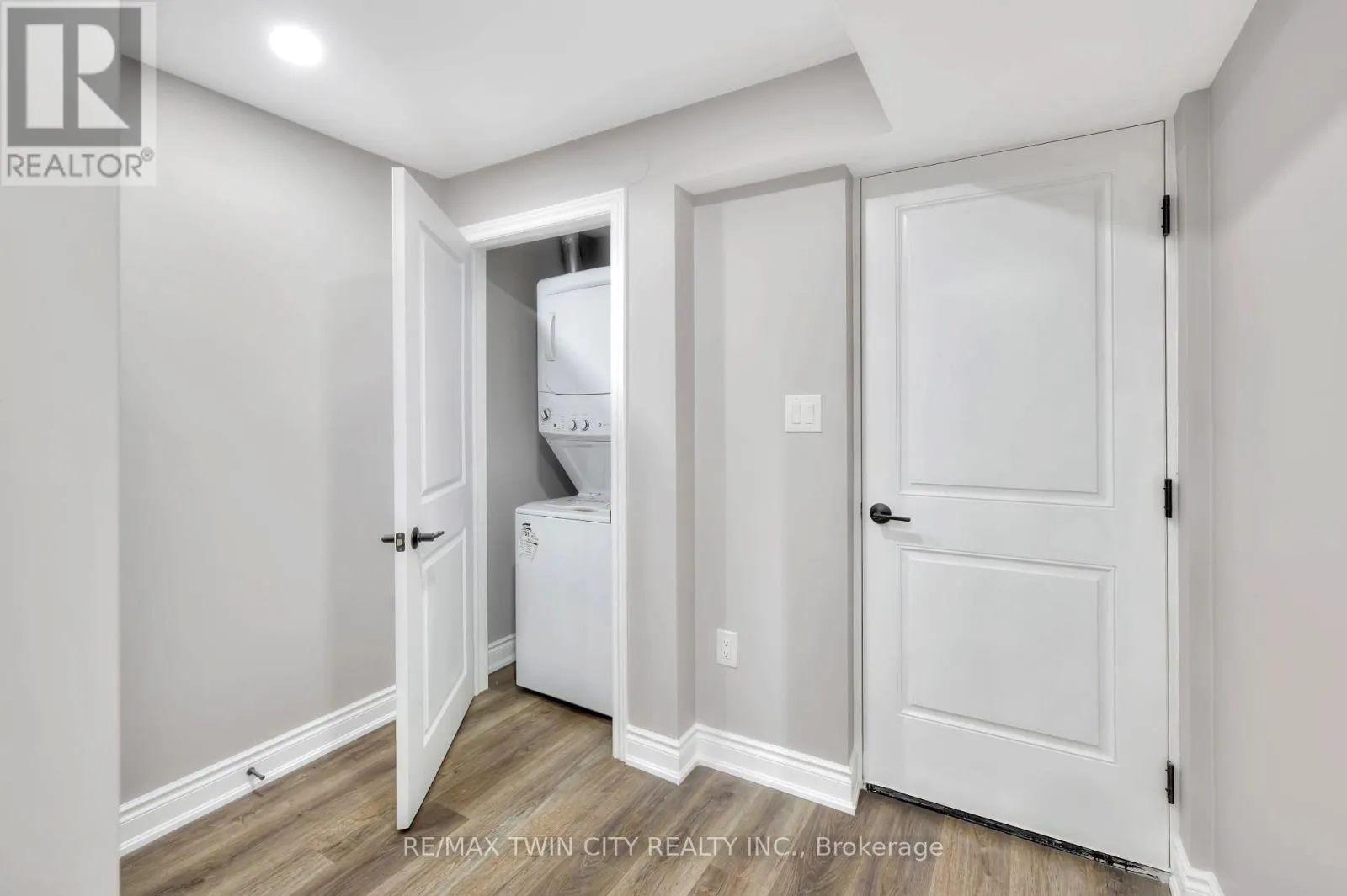 35 LOXLEIGH LANE