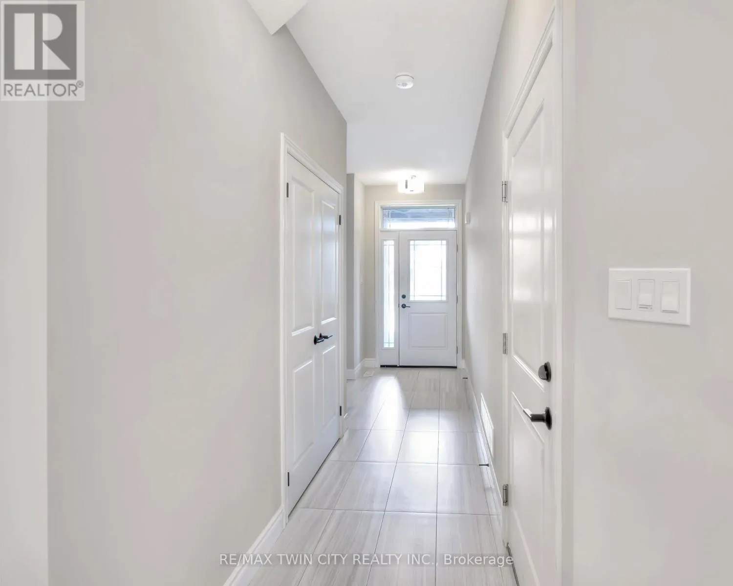 35 LOXLEIGH LANE