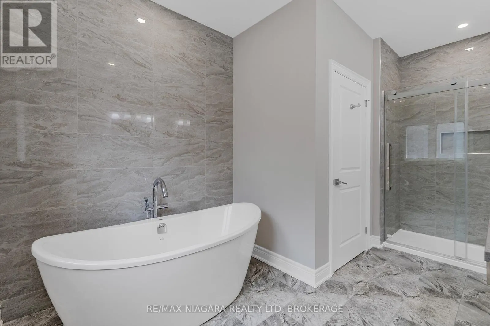 254 LANCASTER DRIVE
