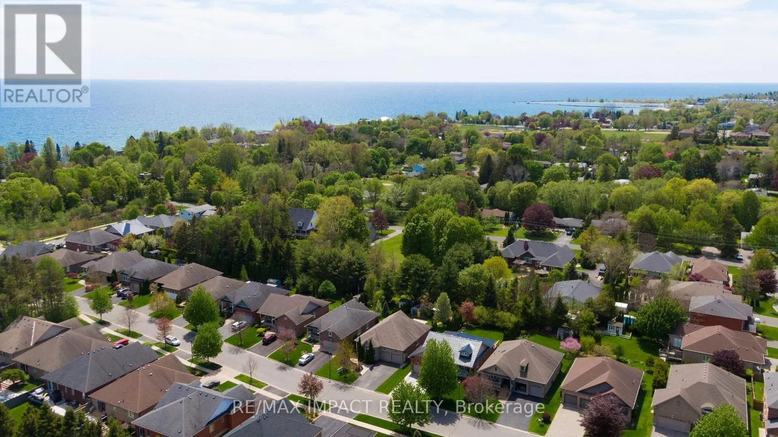 465 FOOTE CRESCENT