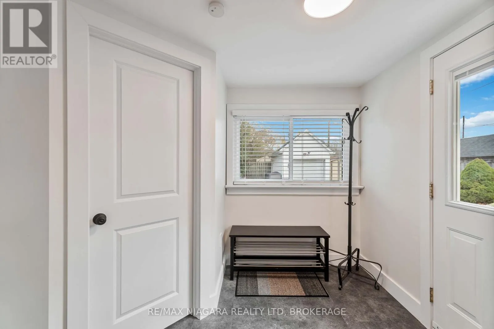 433 DAVIS STREET