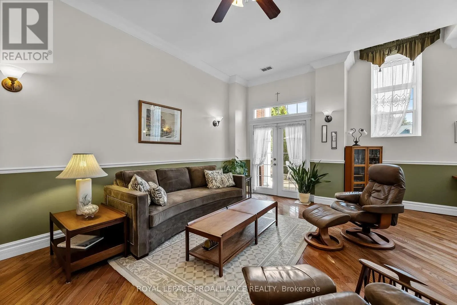 206 - 323 GEORGE STREET, #206