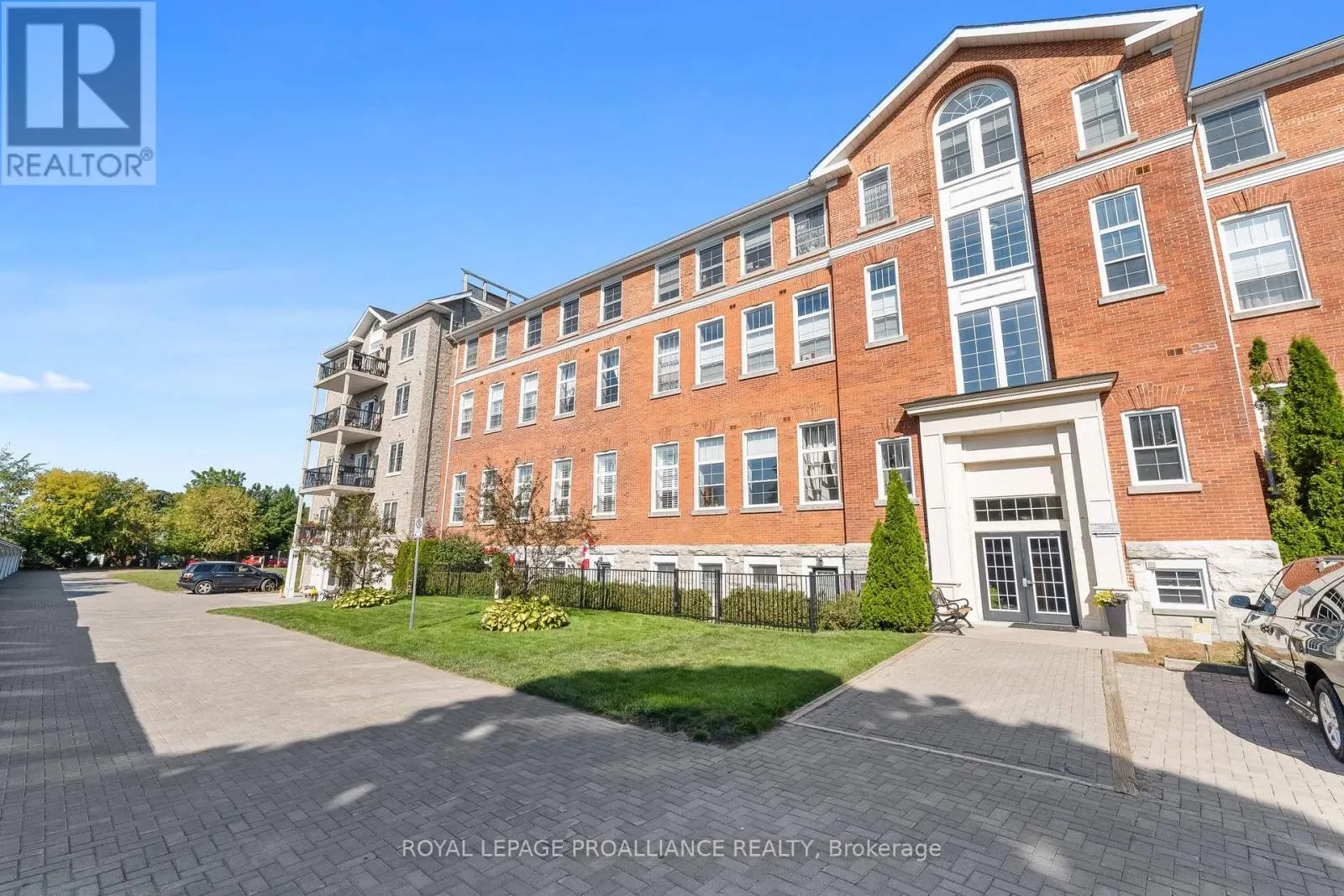 206 - 323 GEORGE STREET, #206