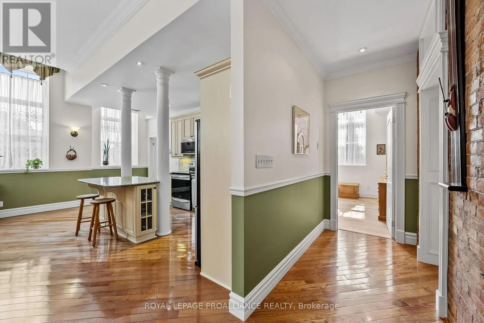 206 - 323 GEORGE STREET, #206