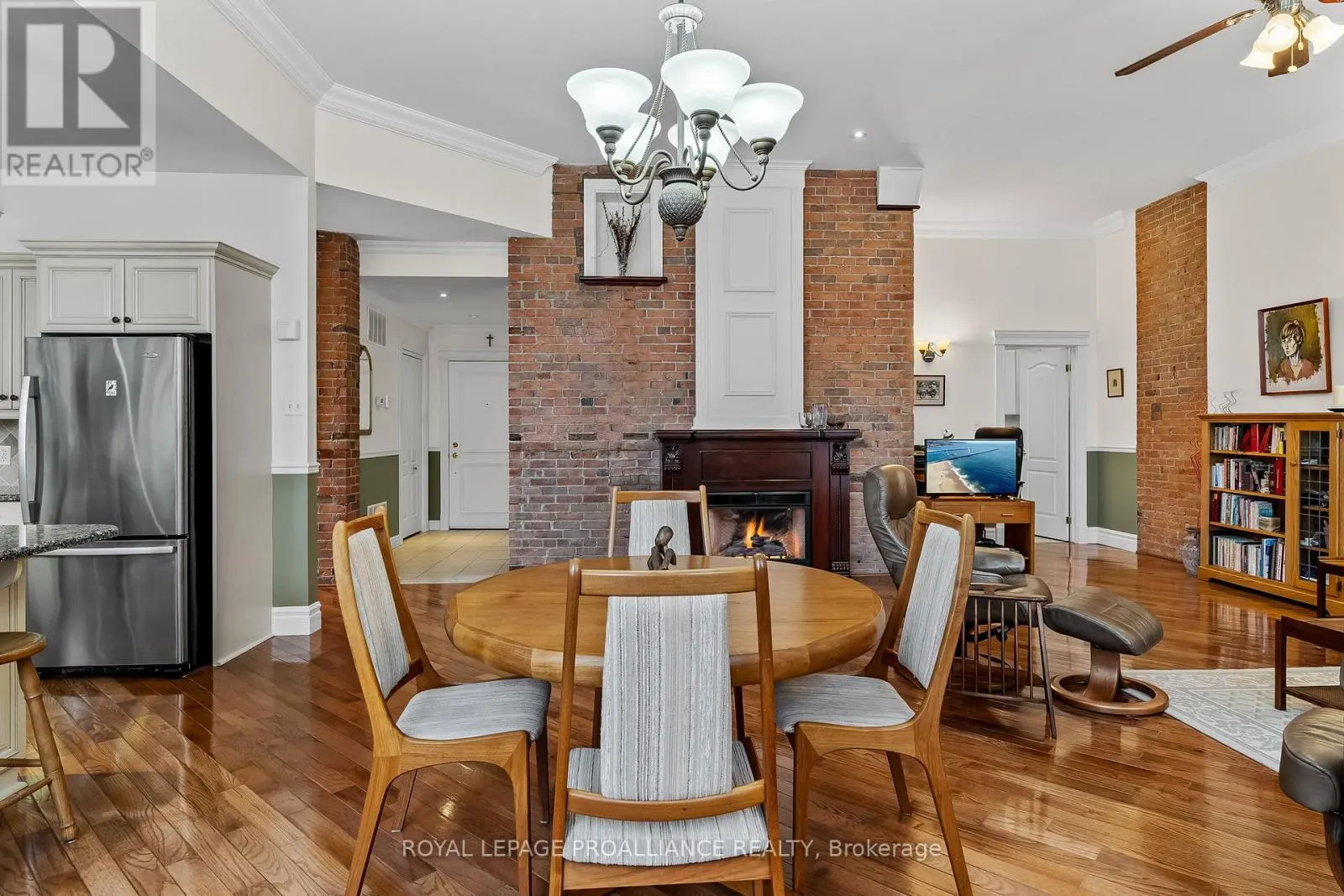 206 - 323 GEORGE STREET, #206