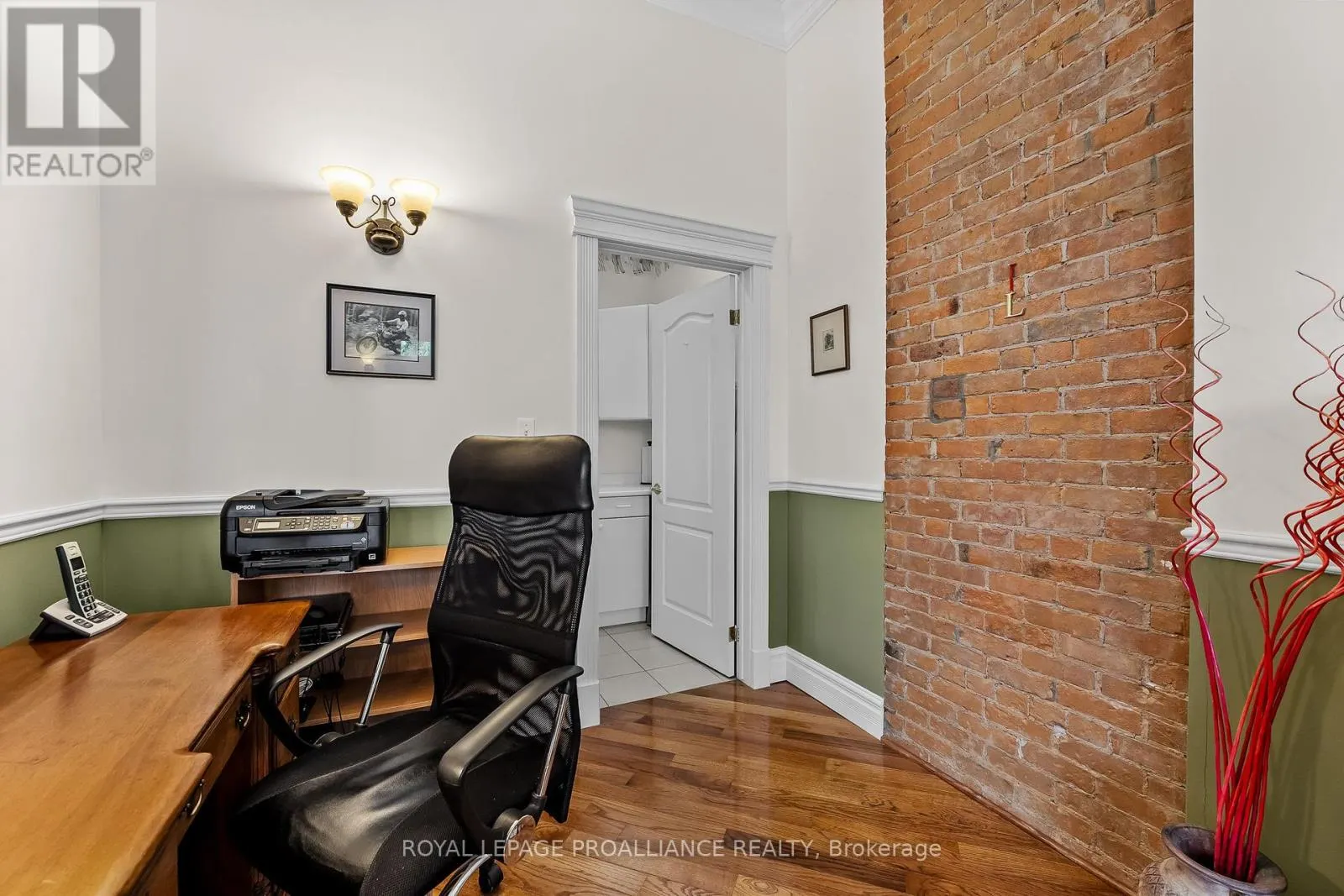 206 - 323 GEORGE STREET, #206