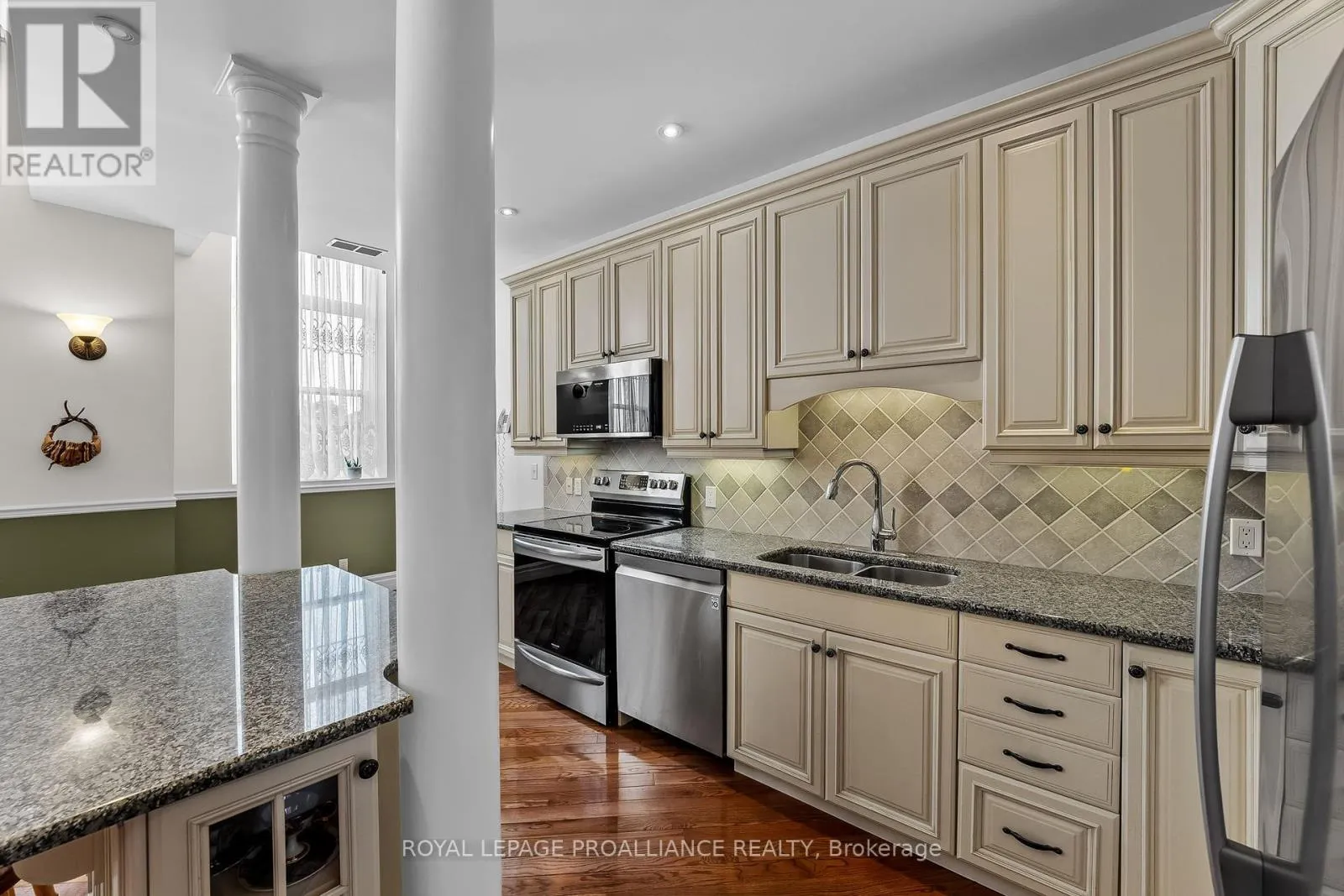 206 - 323 GEORGE STREET, #206