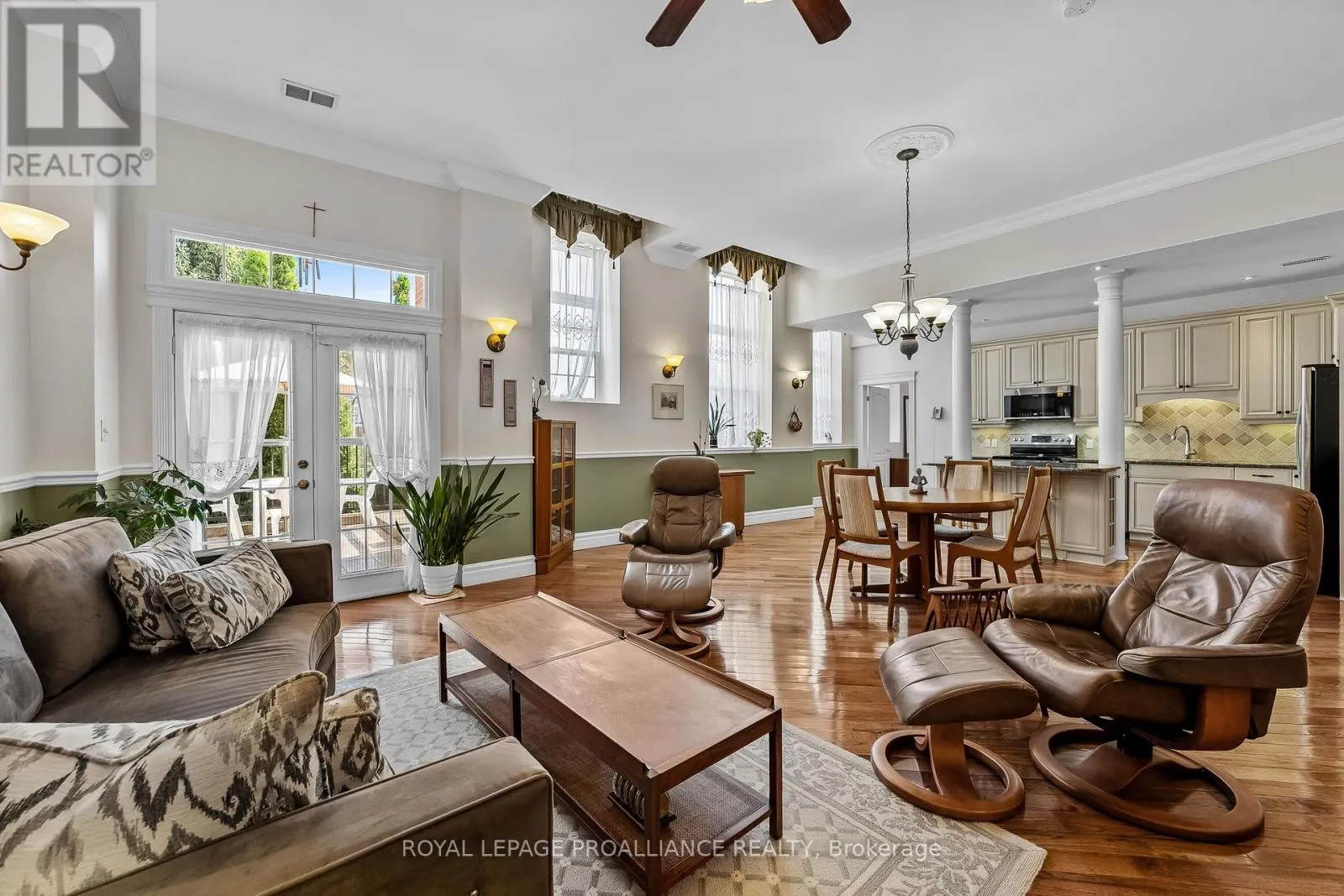 206 - 323 GEORGE STREET, #206