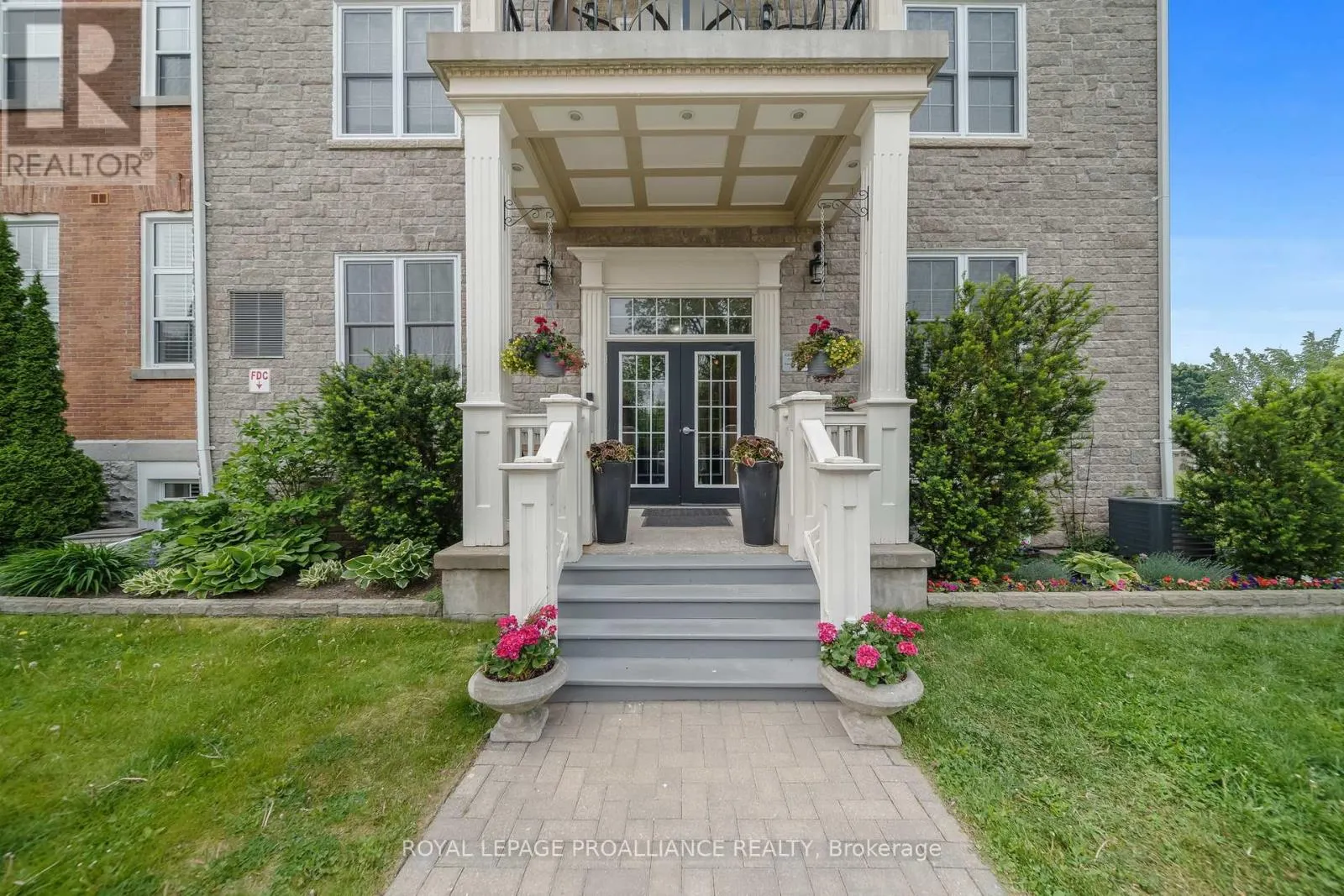206 - 323 GEORGE STREET, #206
