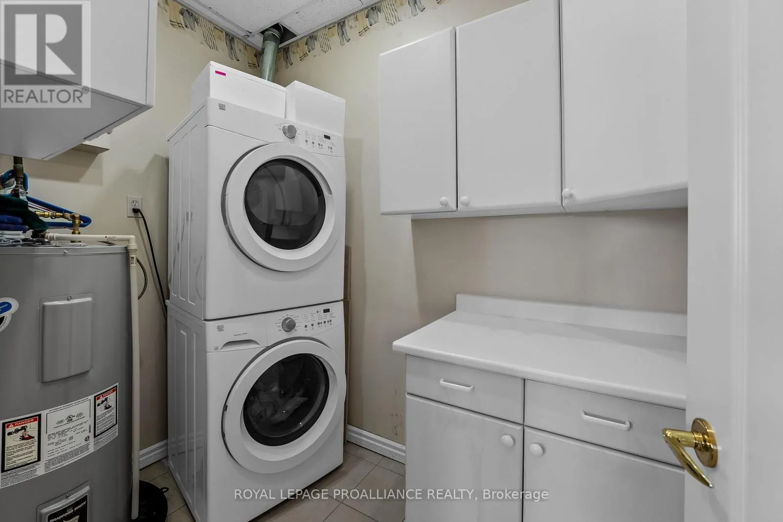 206 - 323 GEORGE STREET, #206