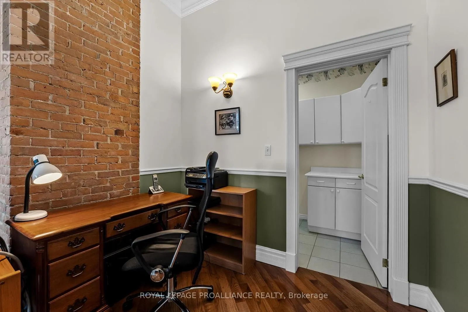 206 - 323 GEORGE STREET, #206