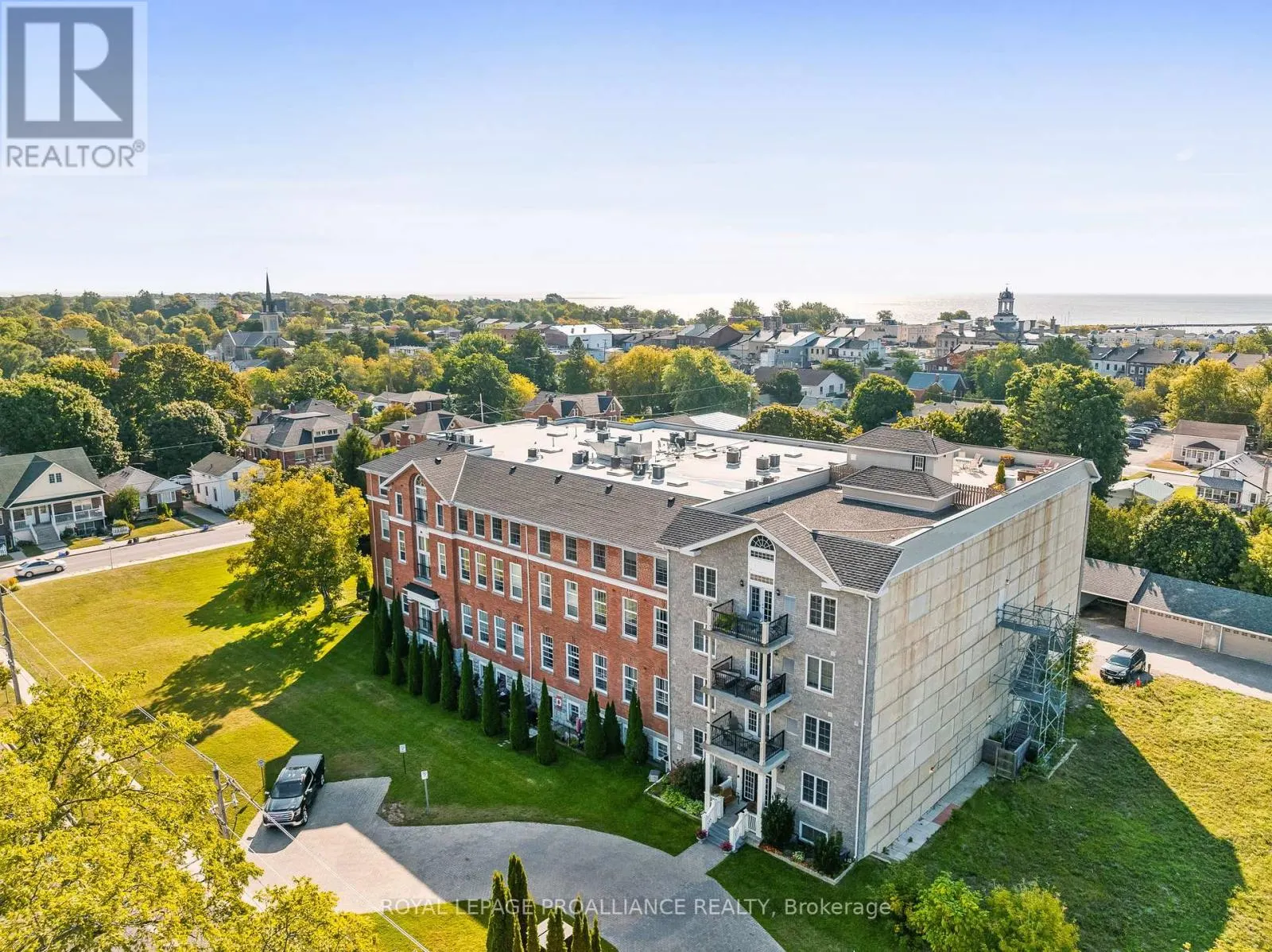 206 - 323 GEORGE STREET, #206