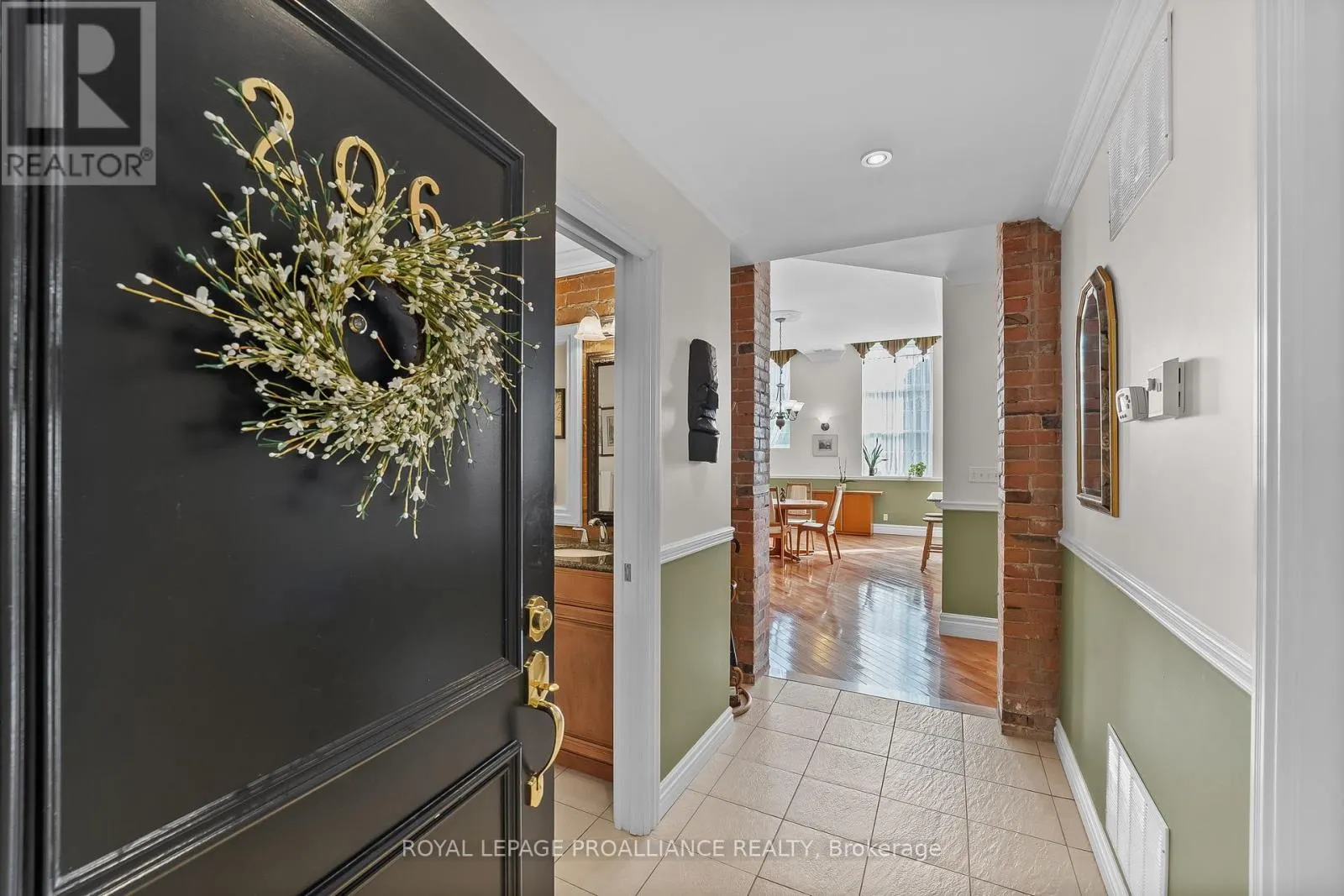 206 - 323 GEORGE STREET, #206