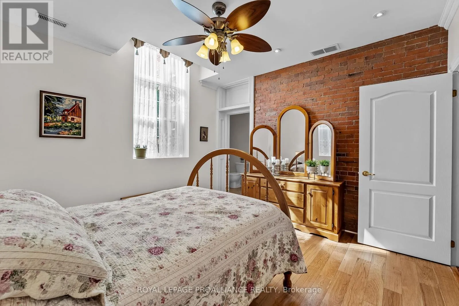 206 - 323 GEORGE STREET, #206