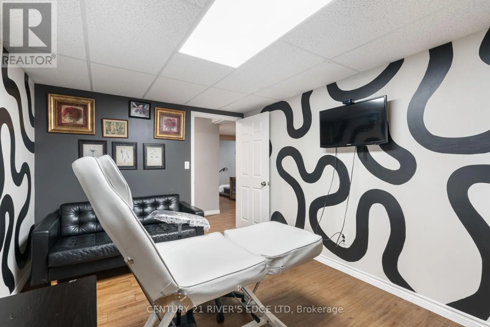 4 SCHOFIELD AVENUE
