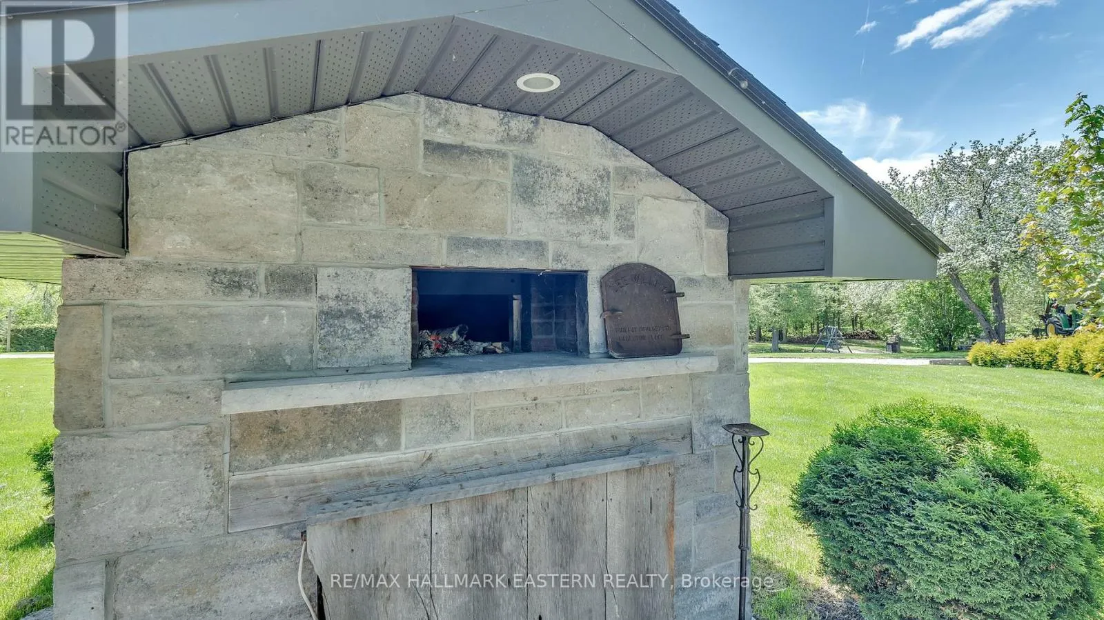 551 & 565 COONEY ISLAND ROAD E