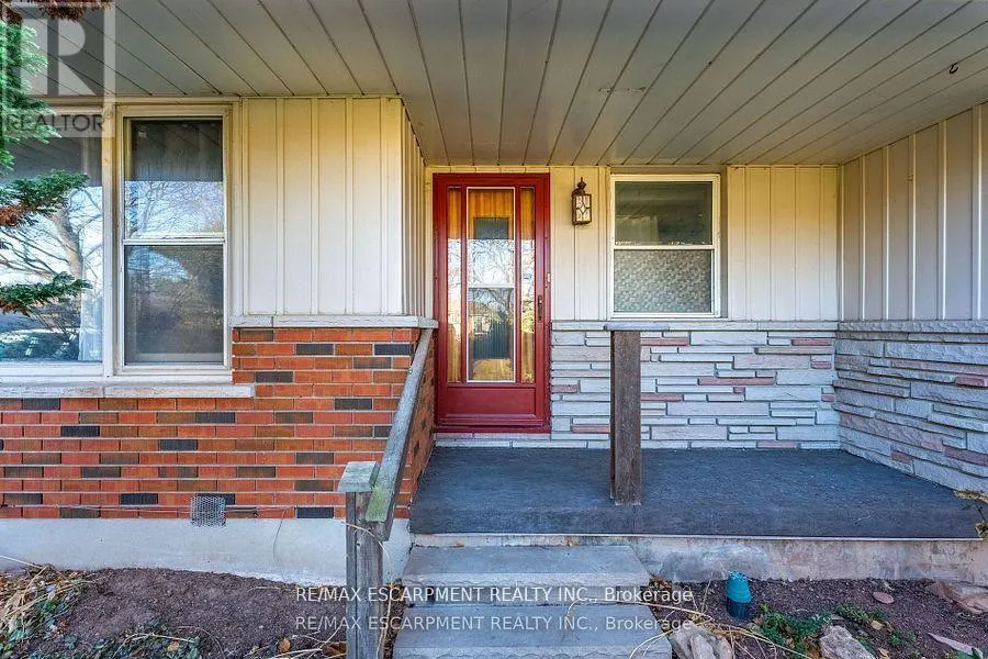 246 MAIN STREET E