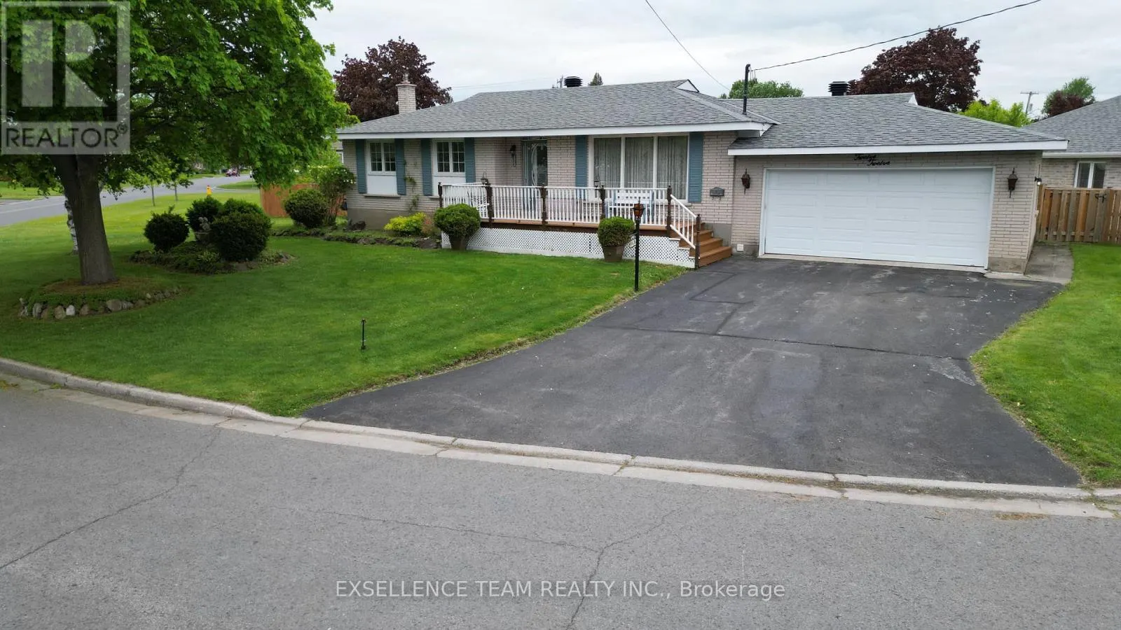 1212 BRODEUR STREET