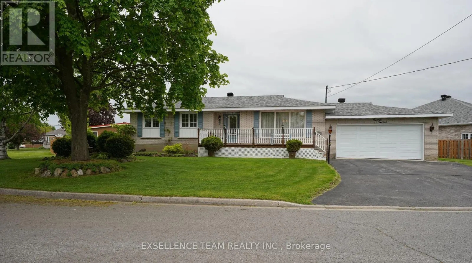 1212 BRODEUR STREET