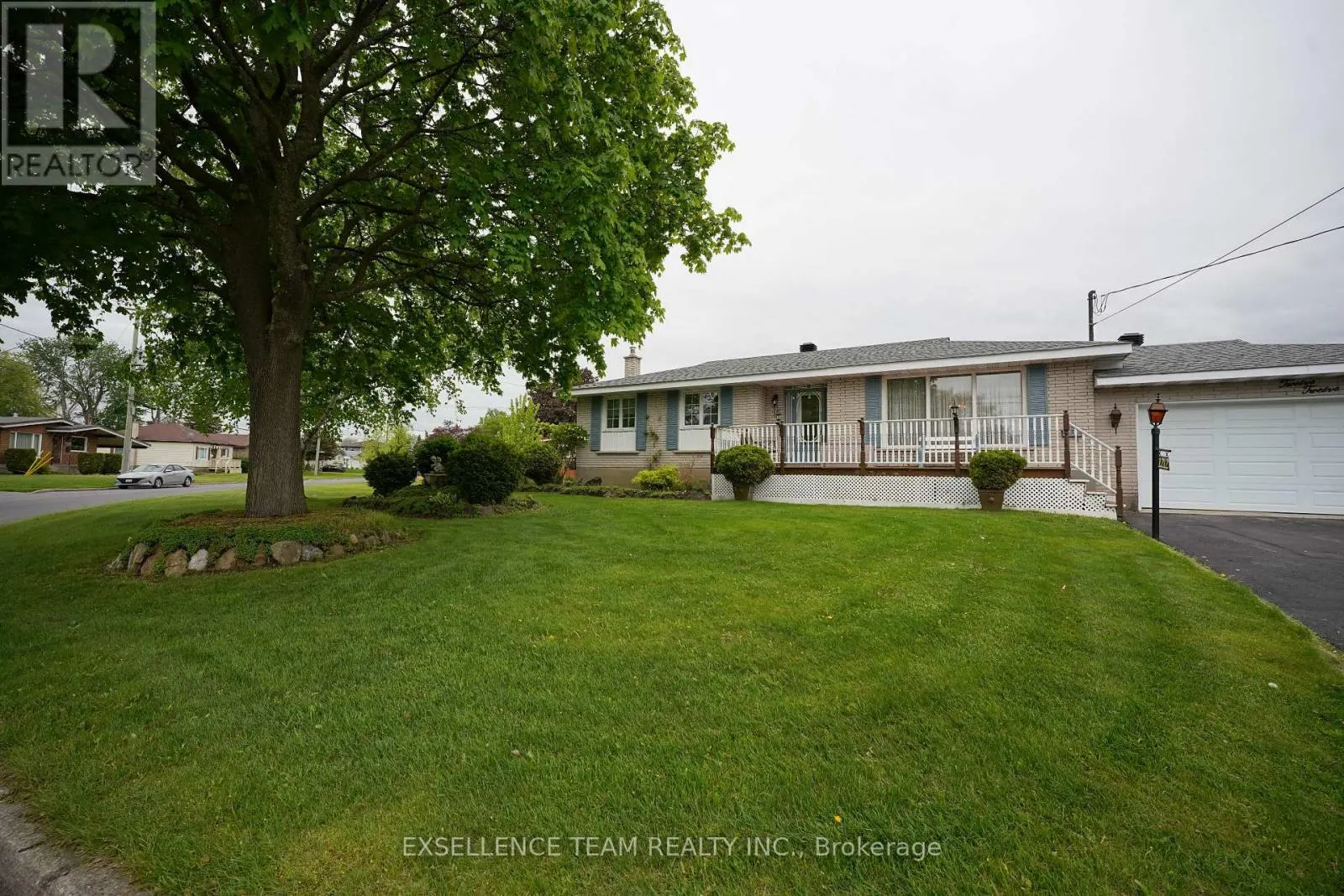 1212 BRODEUR STREET