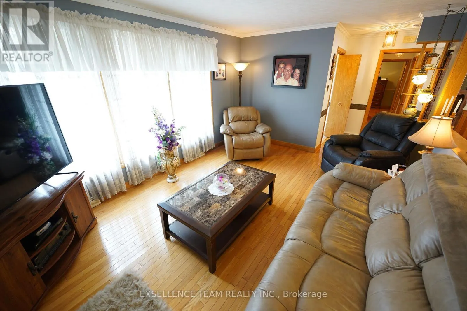 1212 BRODEUR STREET