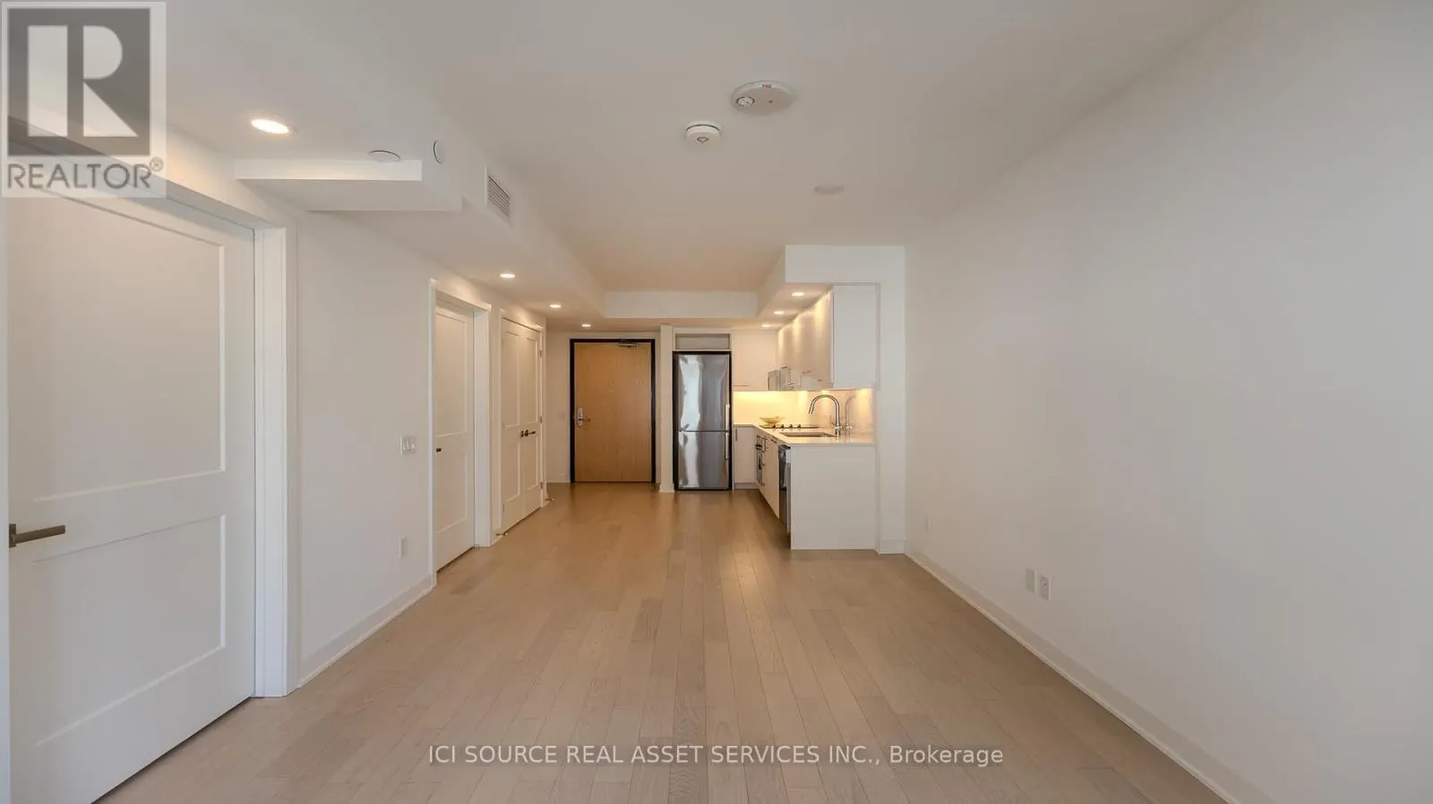 1110 - 340 QUEEN STREET