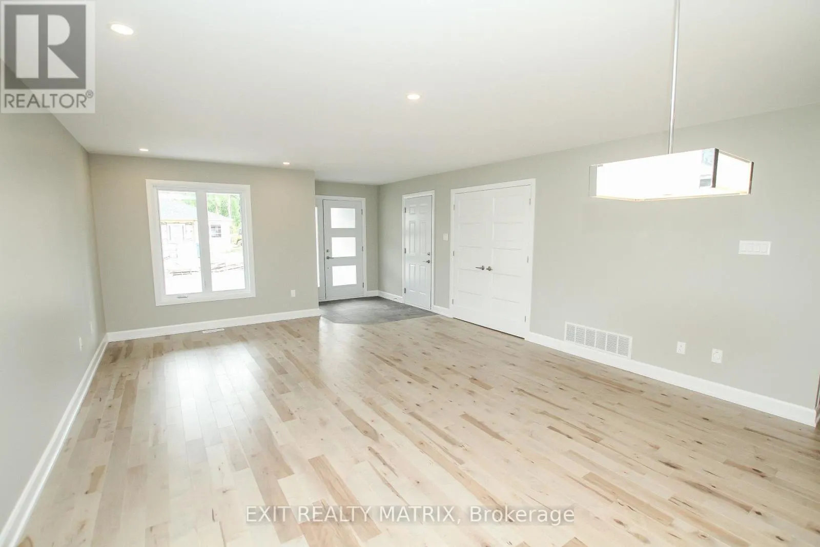1401 CAROLINE COURT