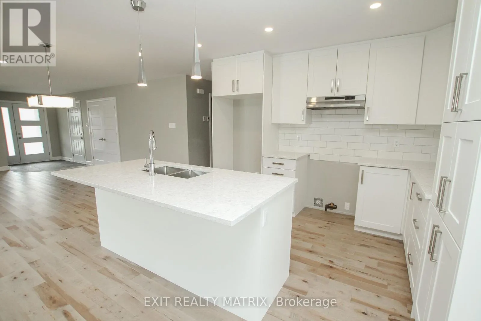 1401 CAROLINE COURT