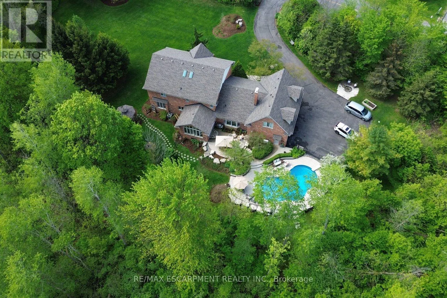 712 ROBSON ROAD