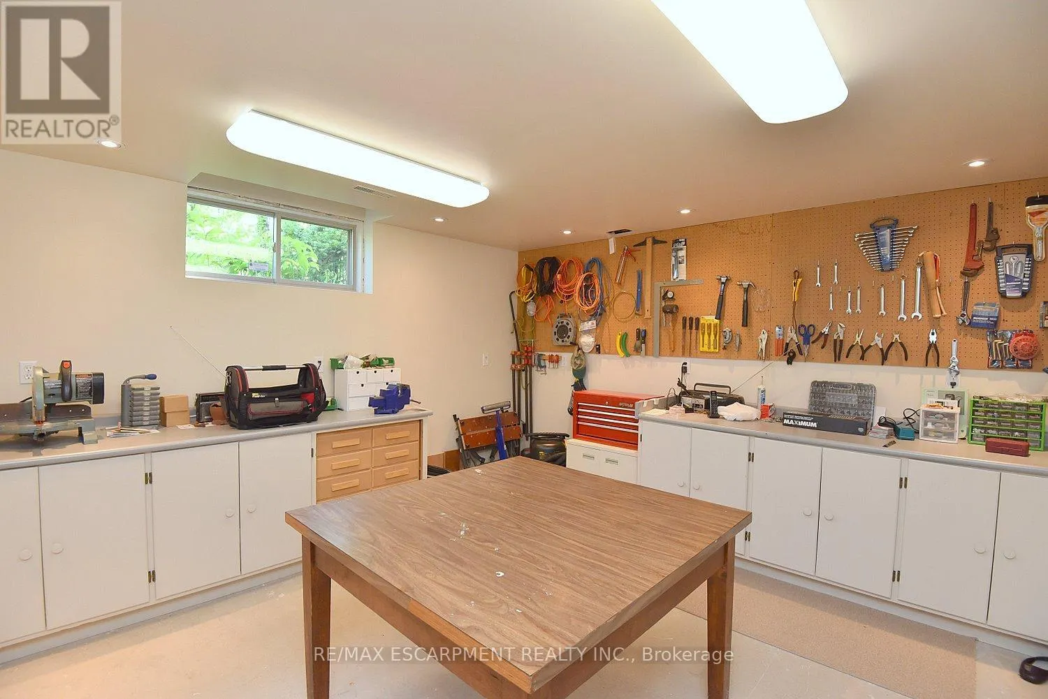 712 ROBSON ROAD