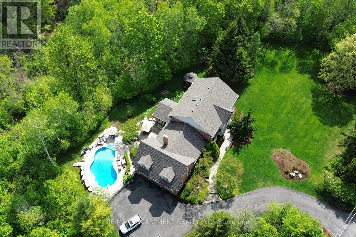 712 ROBSON ROAD