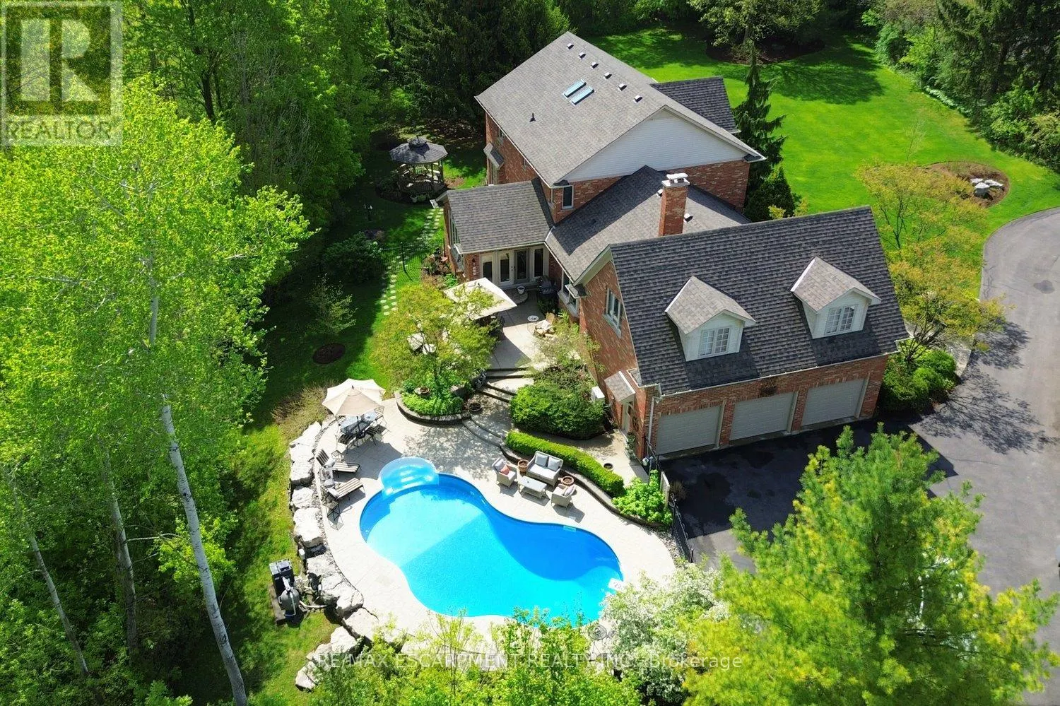 712 ROBSON ROAD