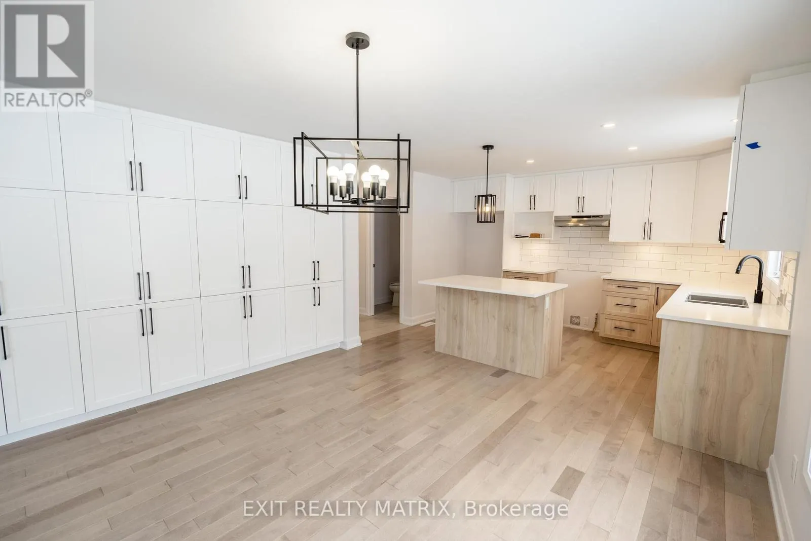 1409 CAROLINE COURT