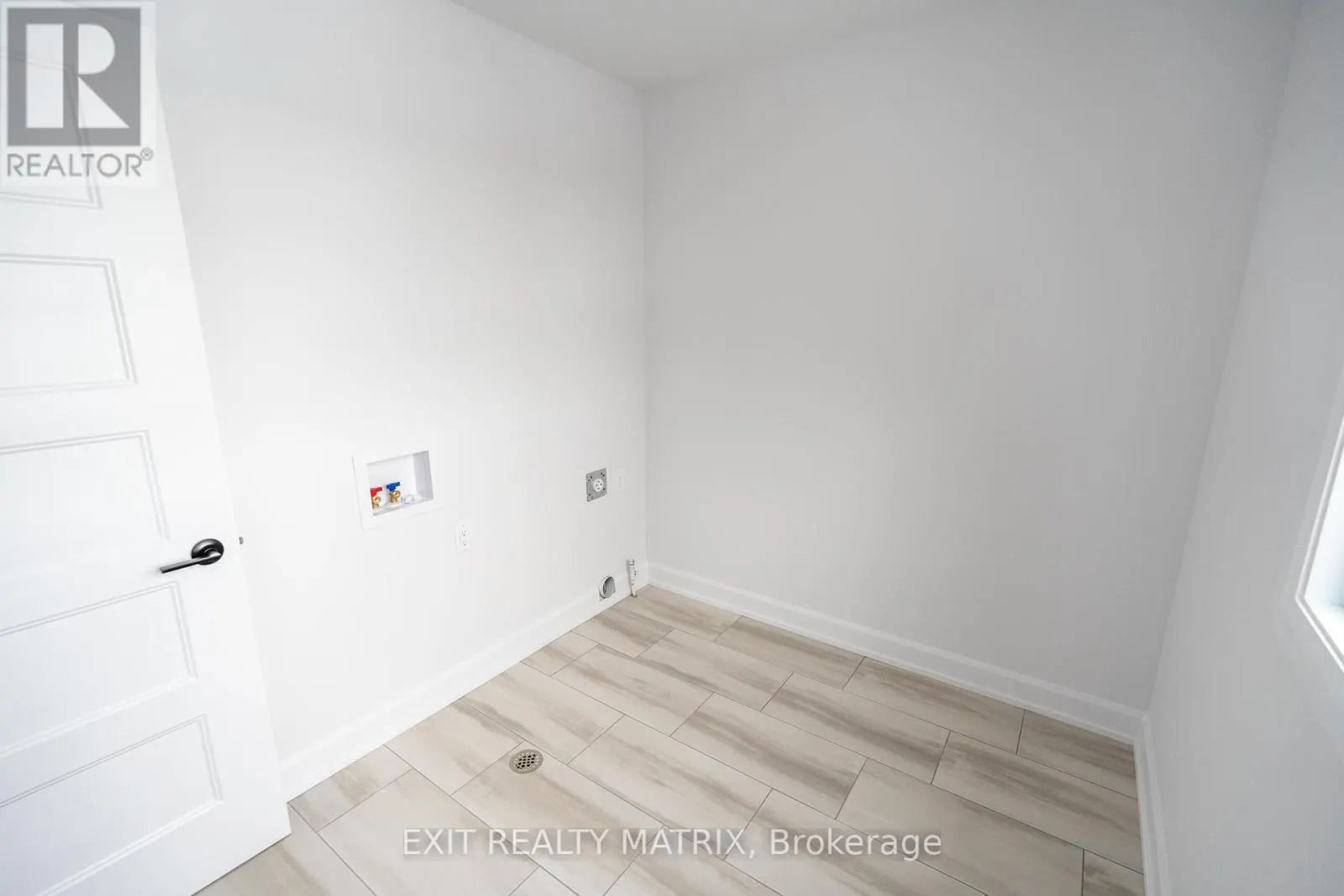 1409 CAROLINE COURT