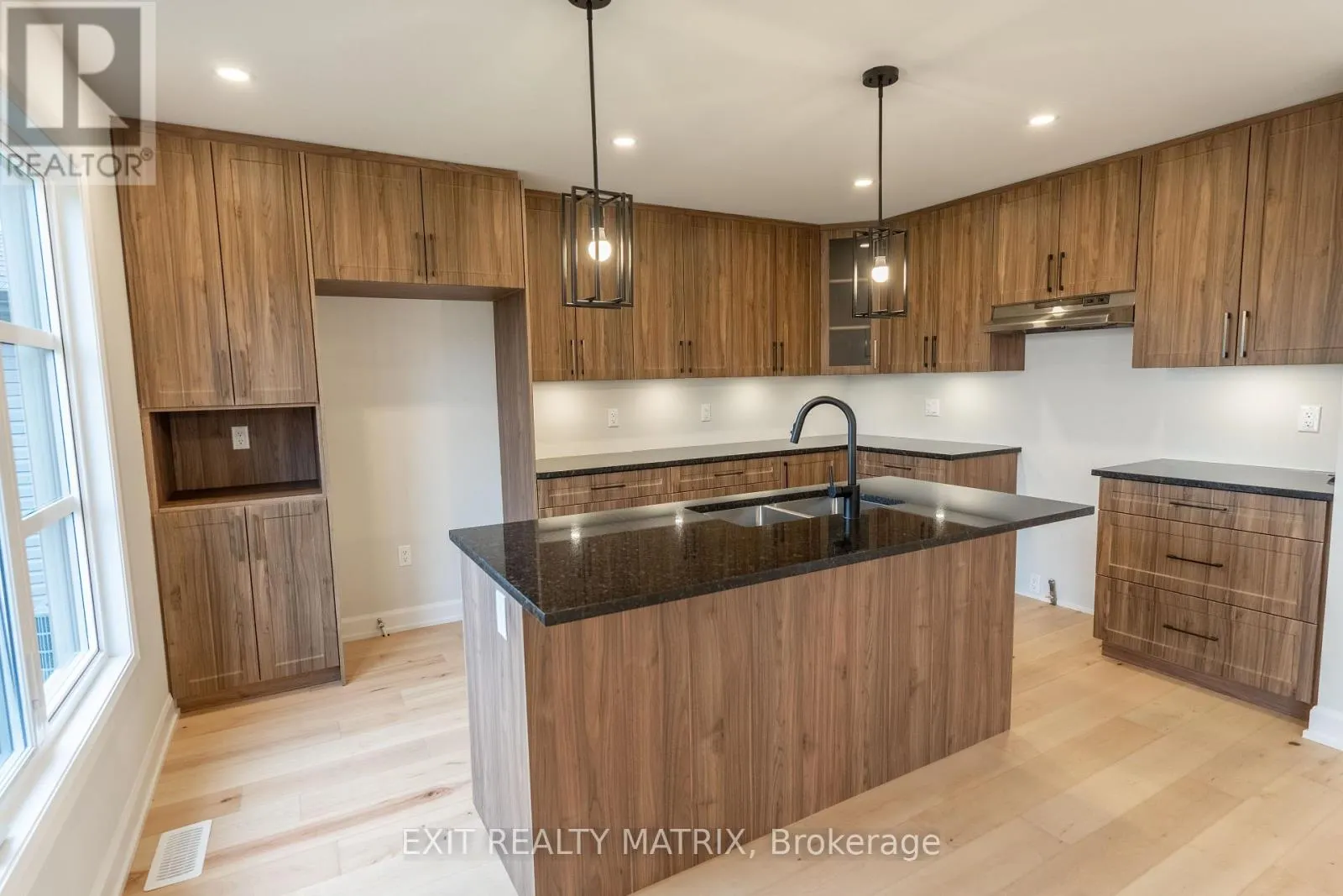 1413 CAROLINE COURT