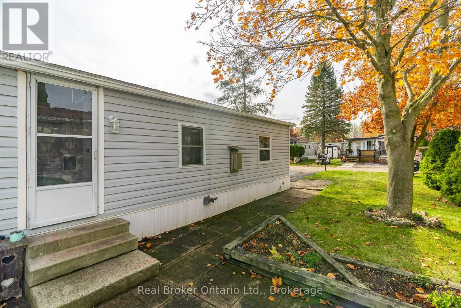524 POPLAR PLACE