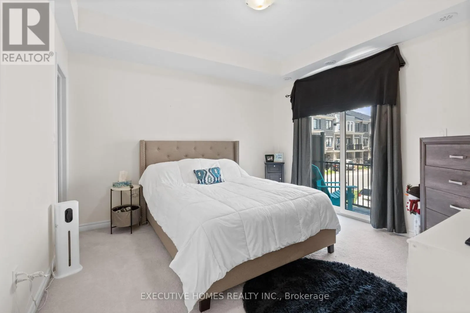 74 - 383 DUNDAS STREET E