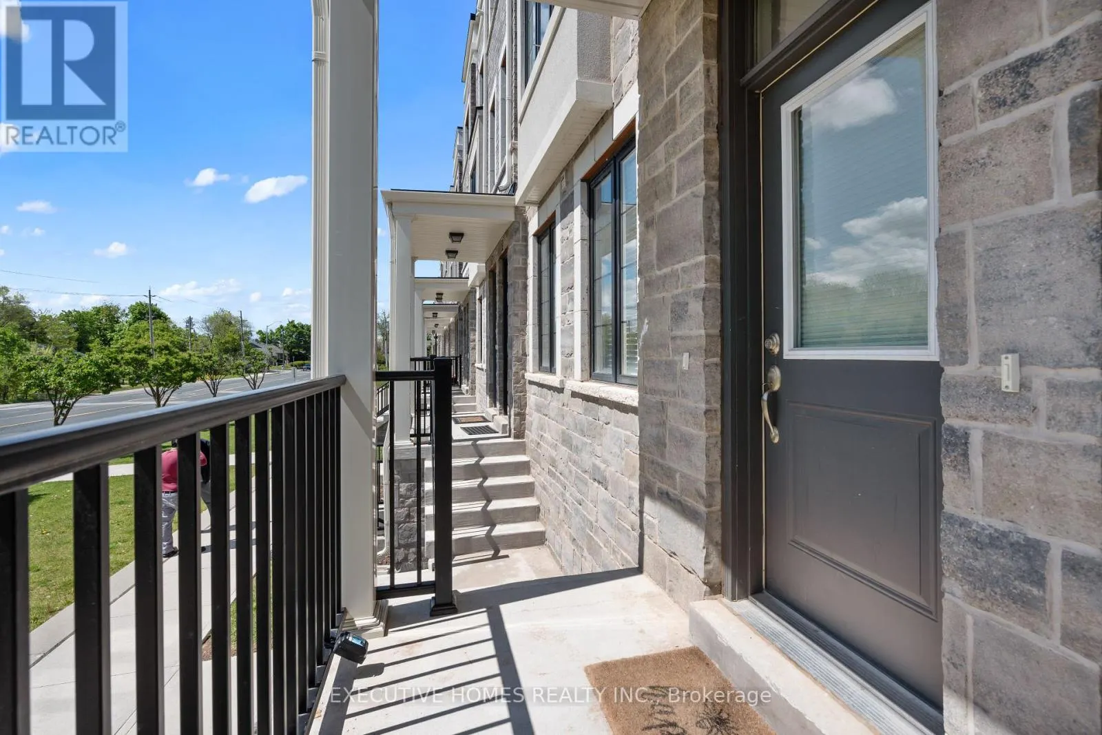 74 - 383 DUNDAS STREET E